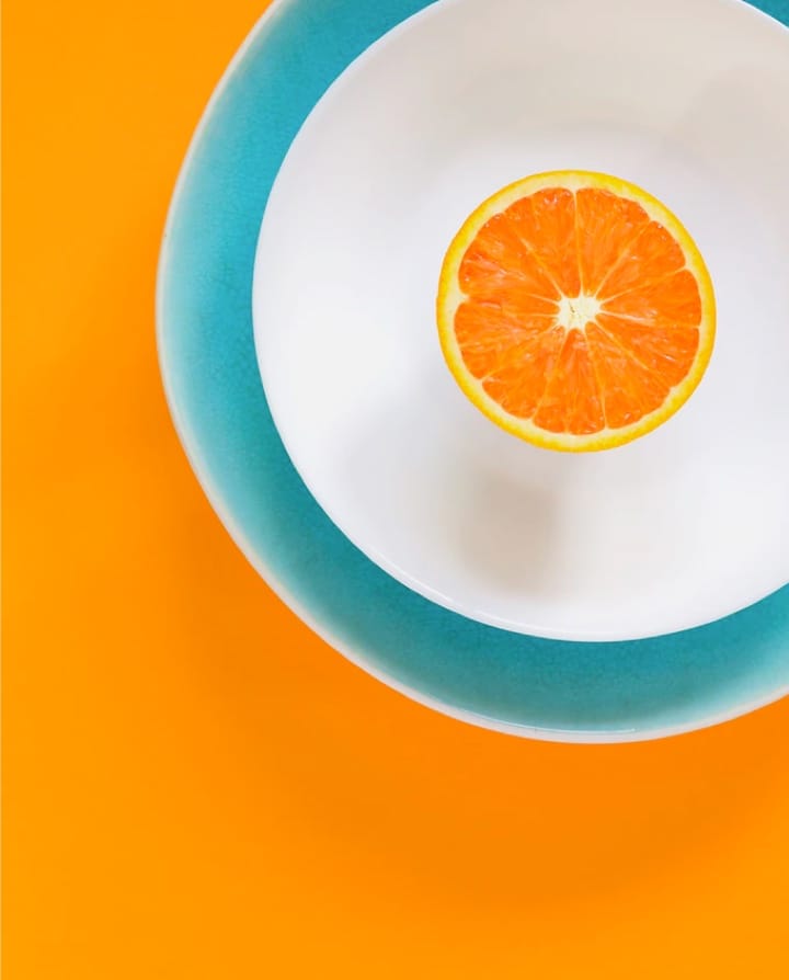 Picture of half an orange in a white bowl